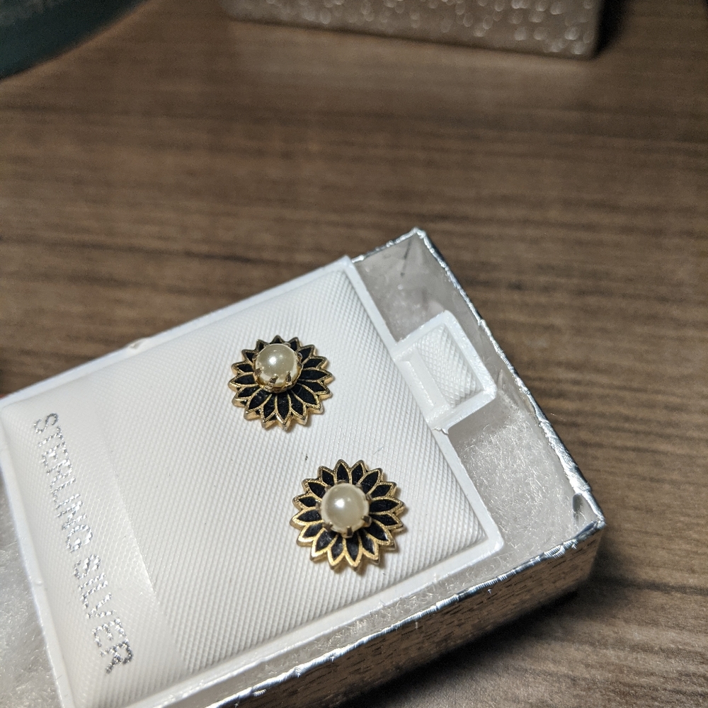 Black flower peal earrings
